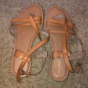 Cute tan sandals!